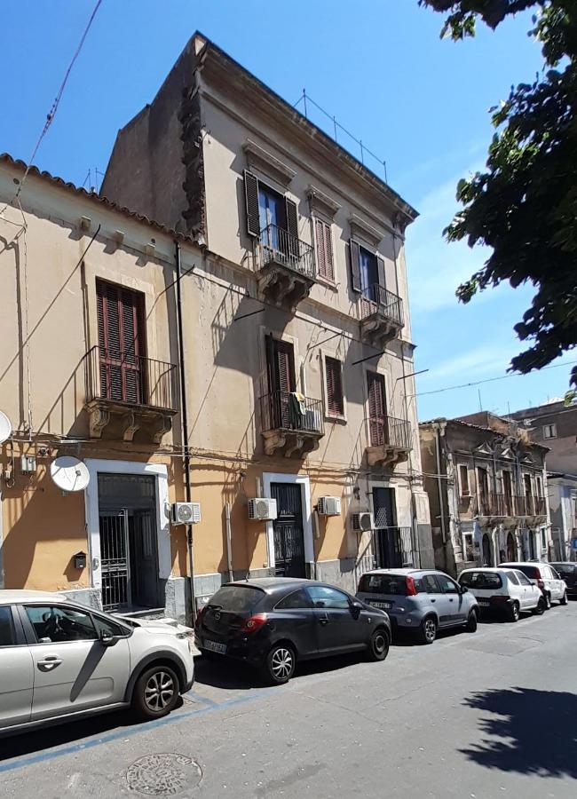Il Filo Di Arianna Apartment Catania Luaran gambar